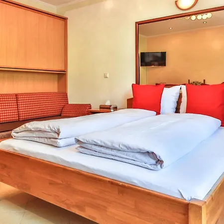 Hotel Pension Residence בית הארחה 3*